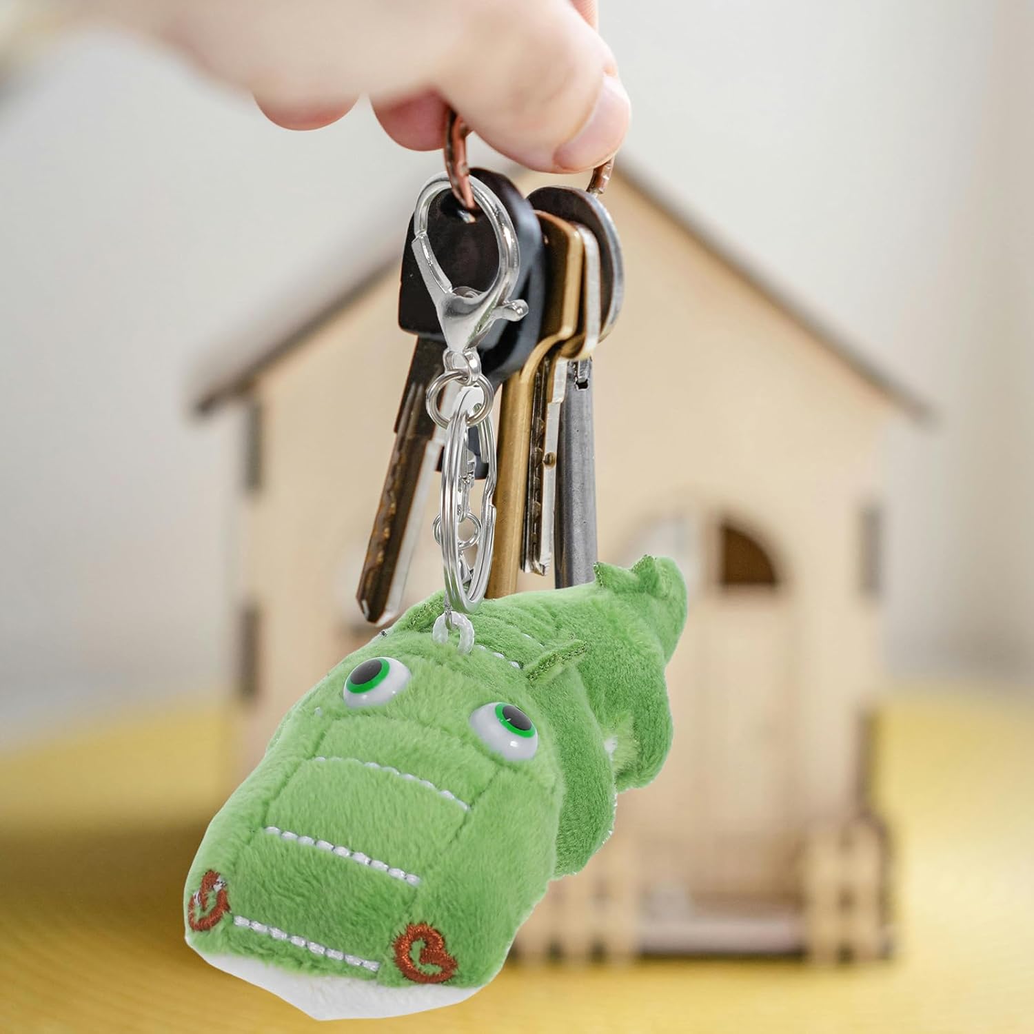 LOGOFUN 2PCS Crocodile Plush Keychain Soft Animal Toy Keyrings